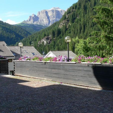 Cesa Del Sass Apartment Alba di Canazei Bagian luar foto