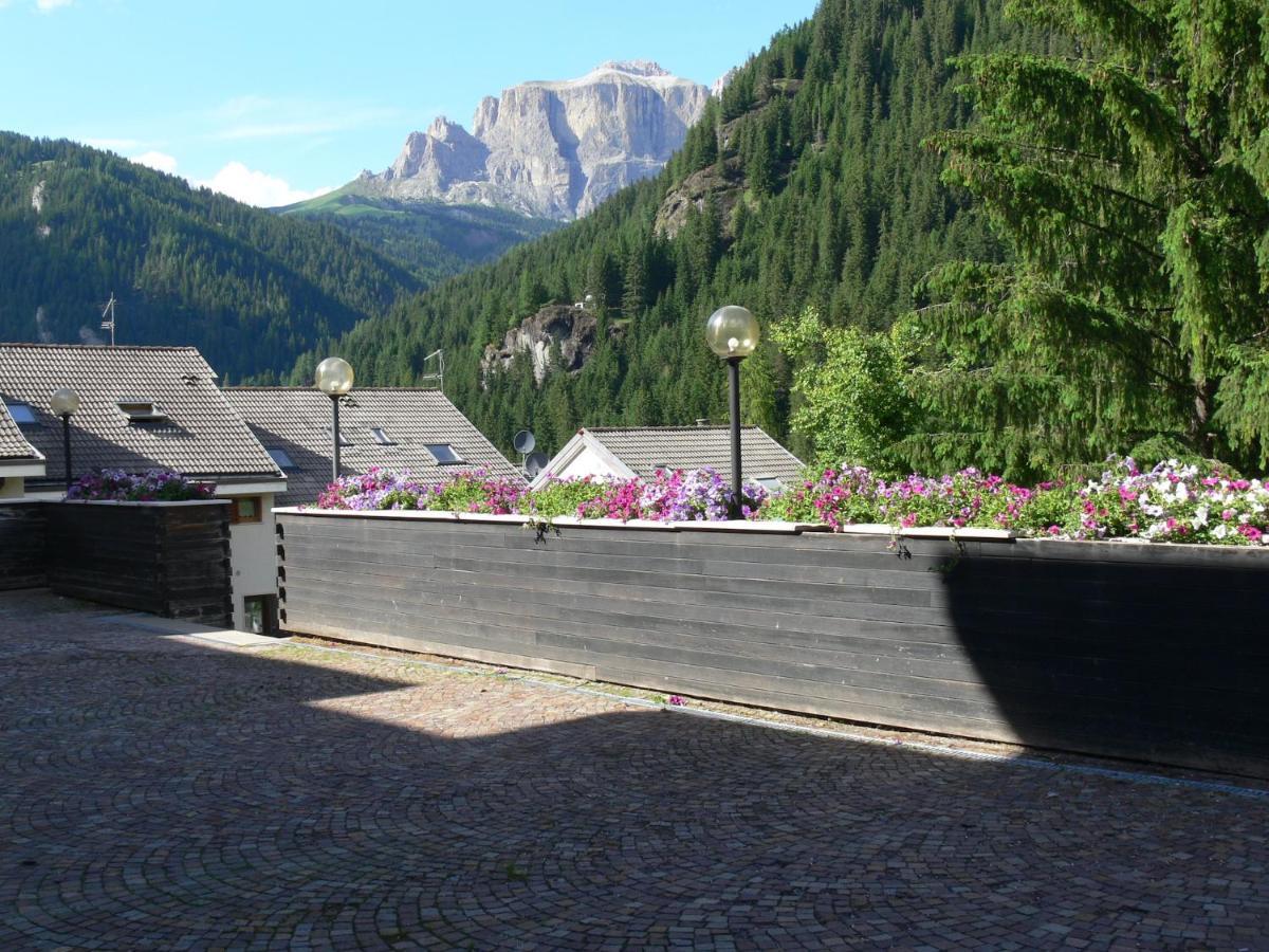 Cesa Del Sass Apartment Alba di Canazei Bagian luar foto